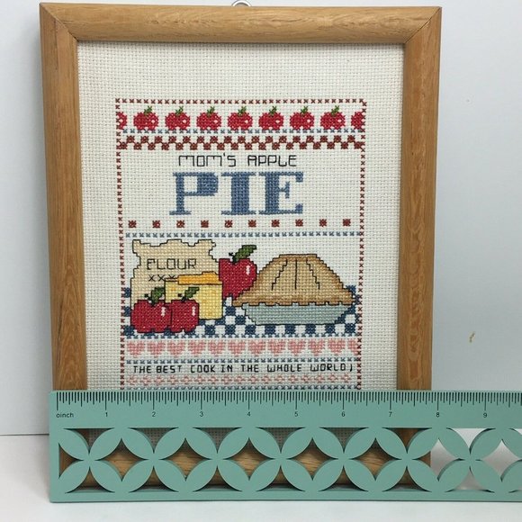 Cross Stitch Finished Framed Vintage Mom's Apple Pie Best Cook In World Vintage - Picture 6 of 12